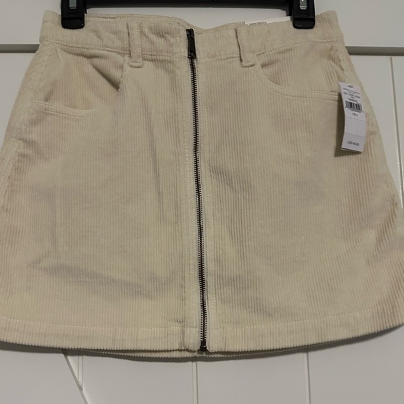 American Eagle SUPER HI-RISE A-LINE
SUPER STRETCH Skirt - Size 4 (27W) - Picture 2 of 6